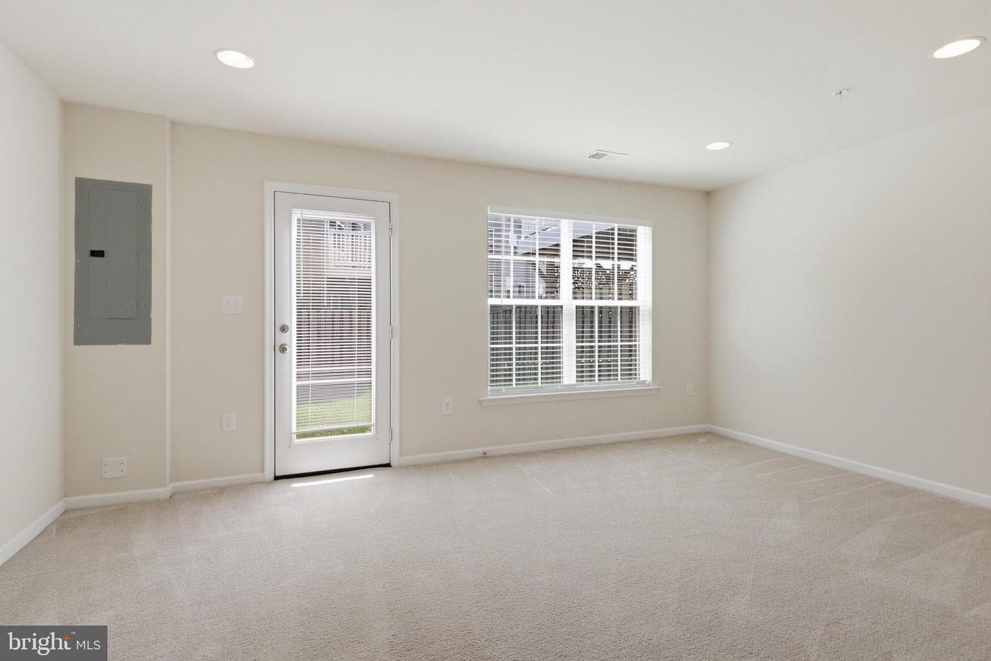 6082 Forum Square photo 6