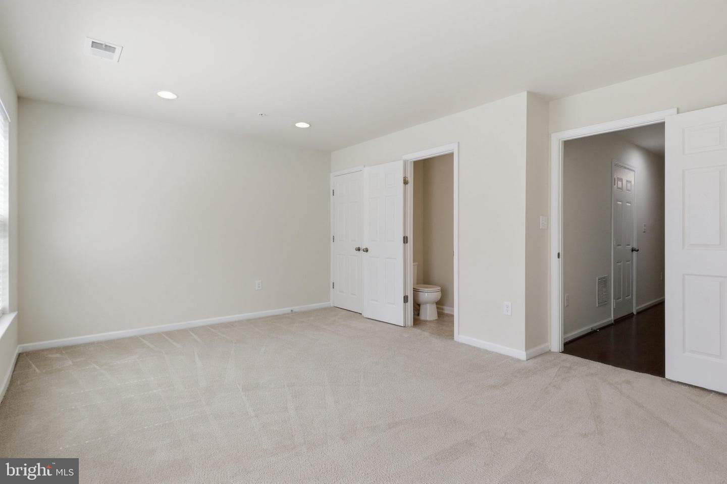 6082 Forum Square photo 9