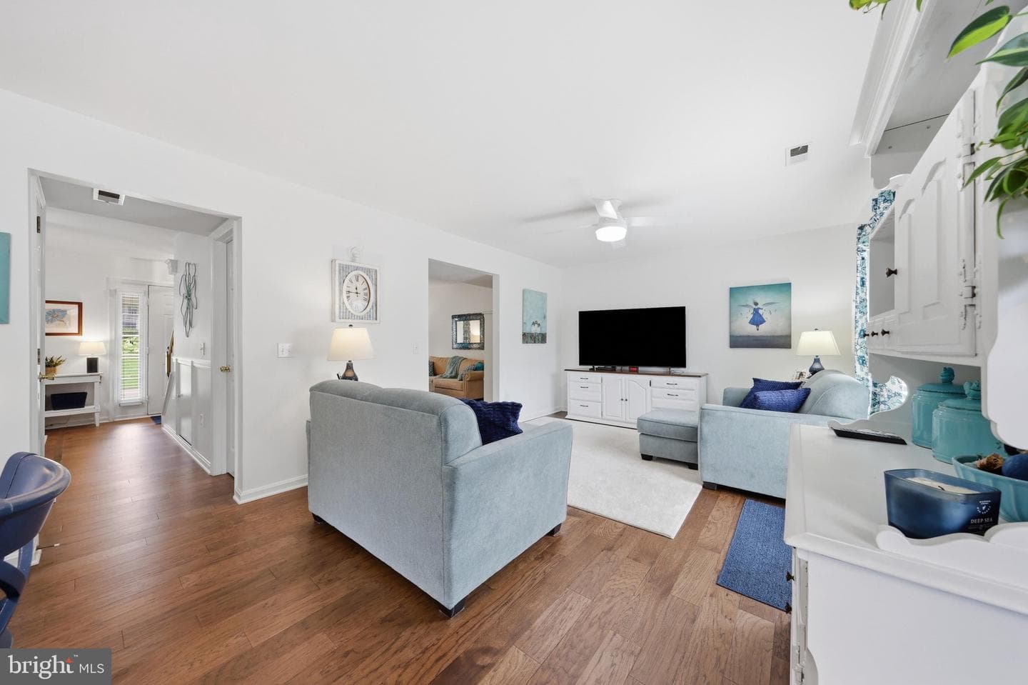 105 New Castle Court photo 10