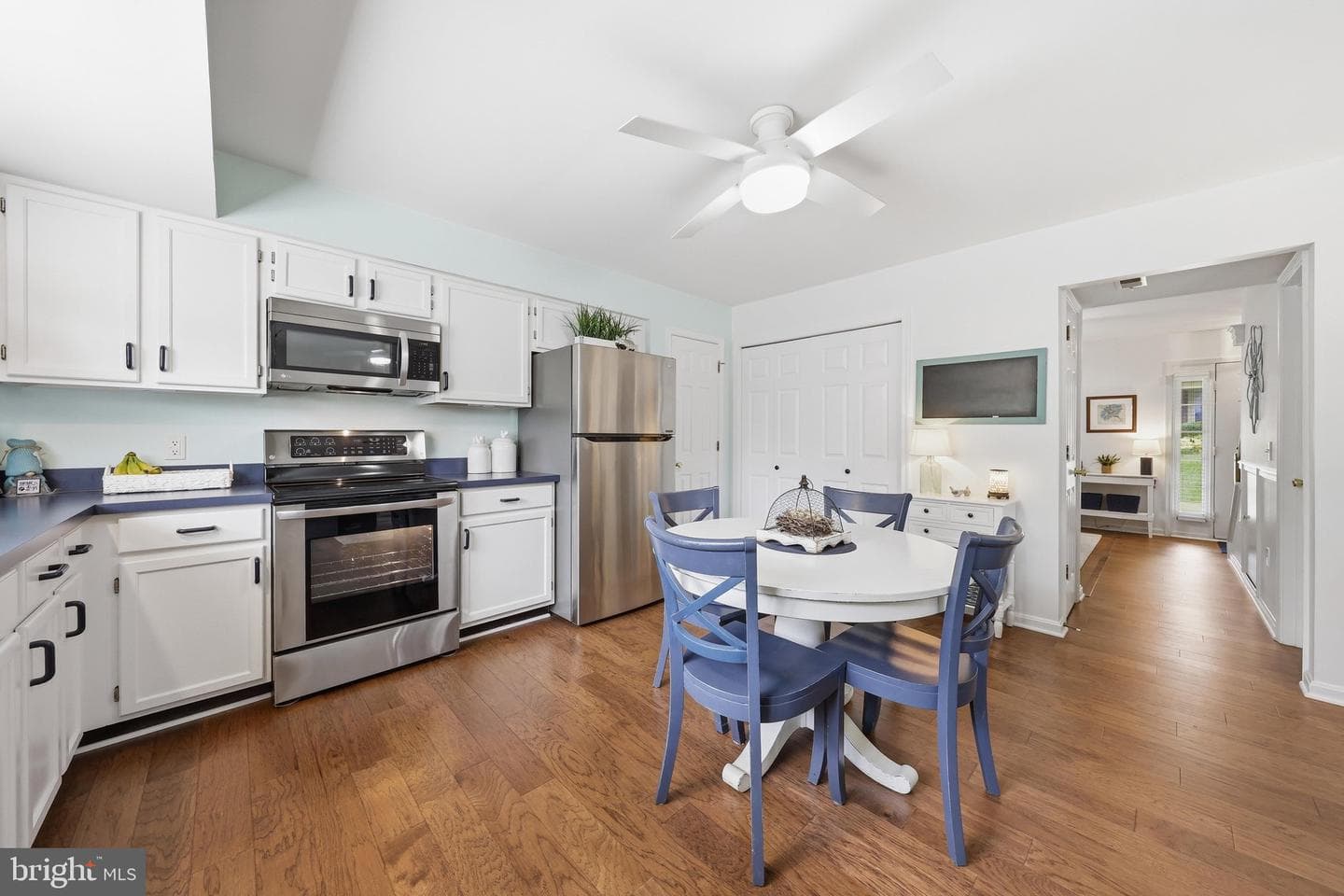105 New Castle Court photo 12