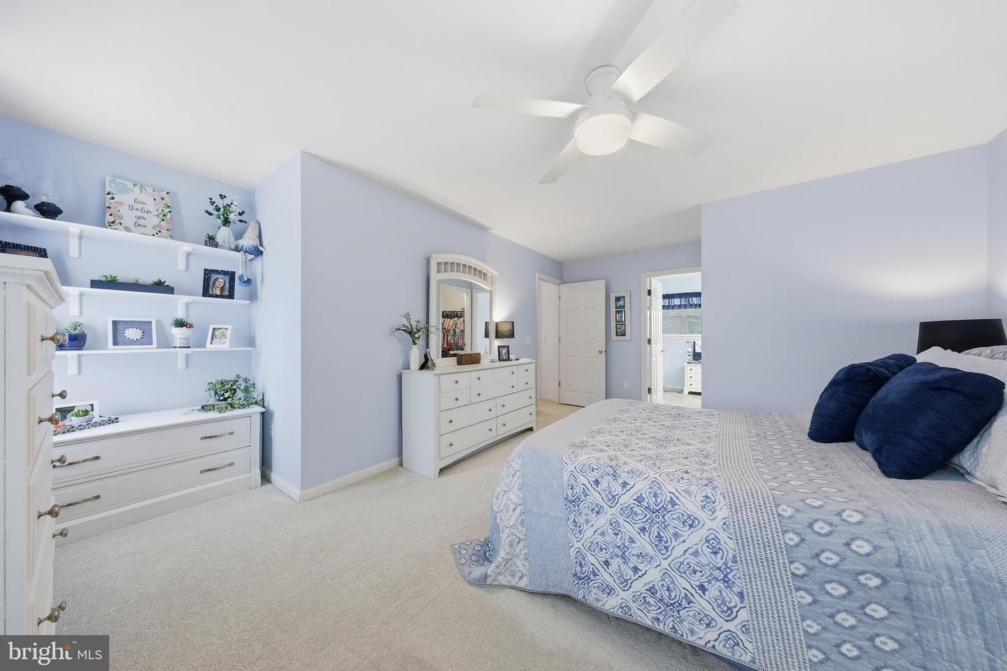 105 New Castle Court photo 19