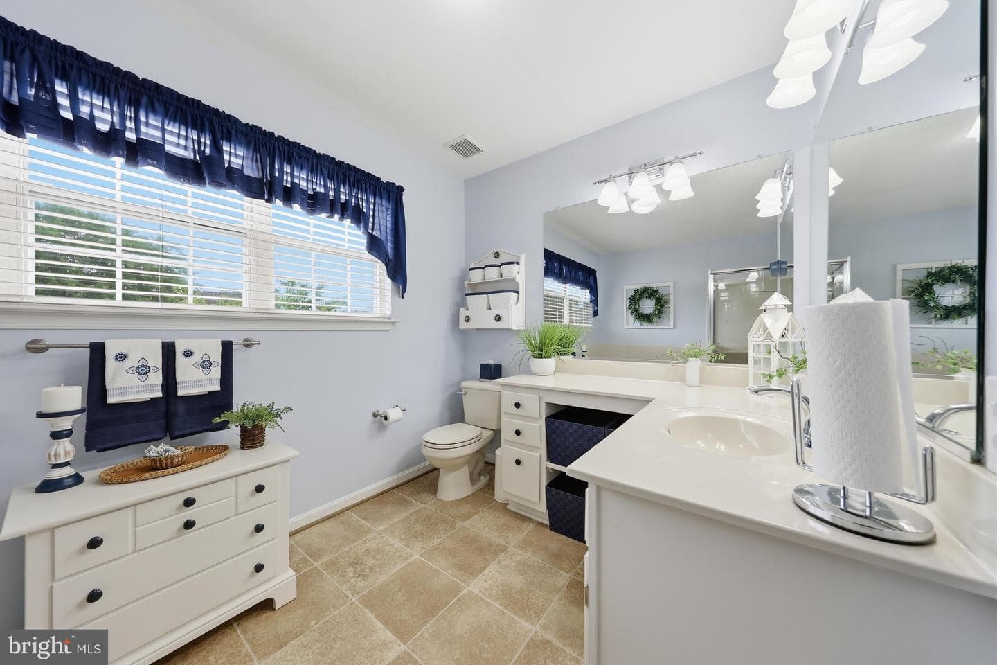 105 New Castle Court photo 20