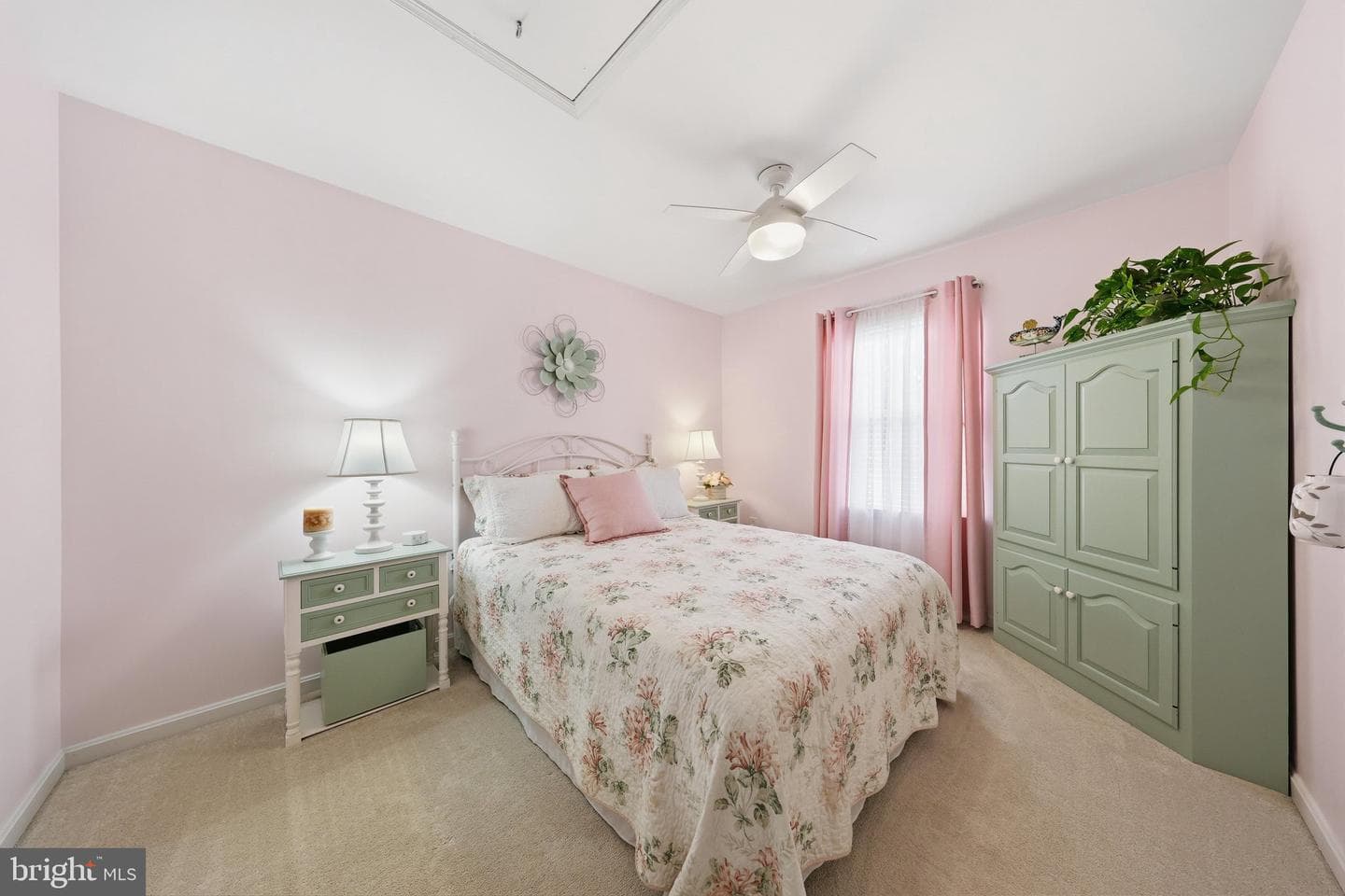 105 New Castle Court photo 26