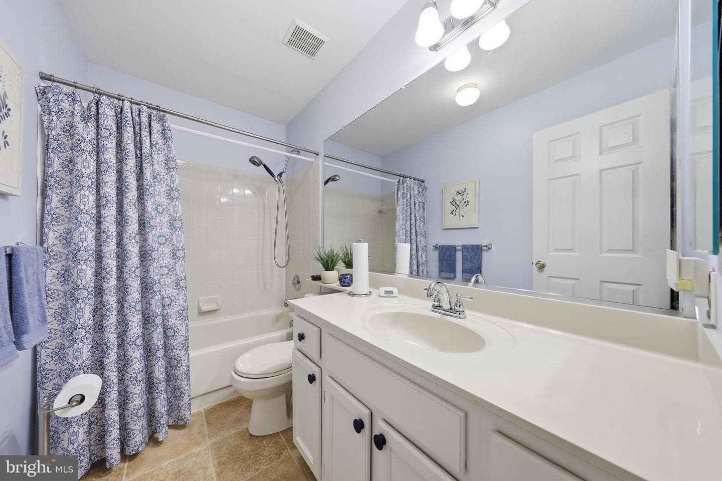 105 New Castle Court photo 29