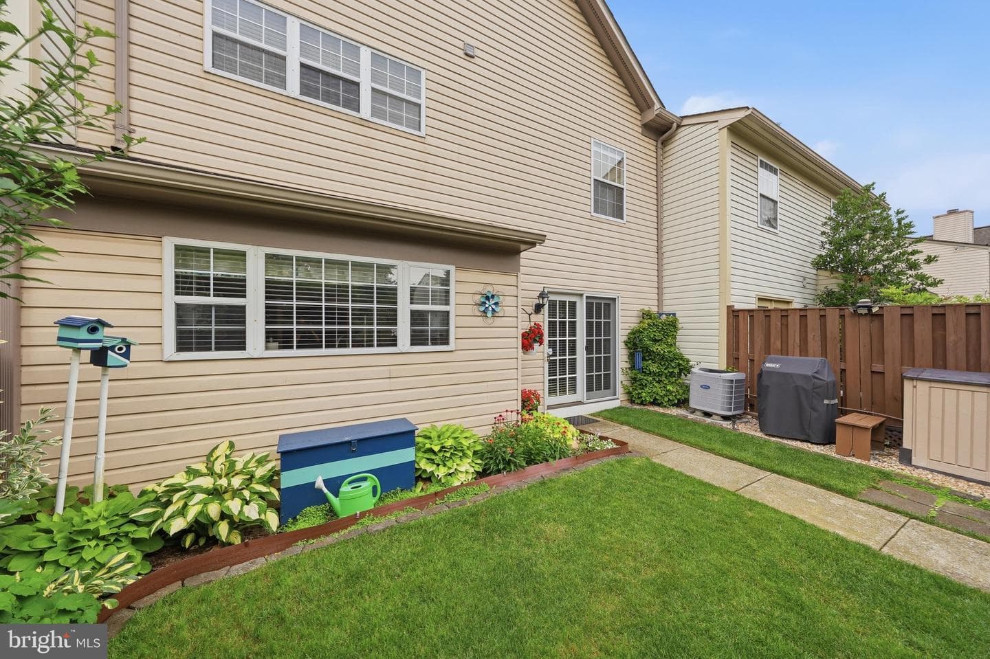 105 New Castle Court photo 33