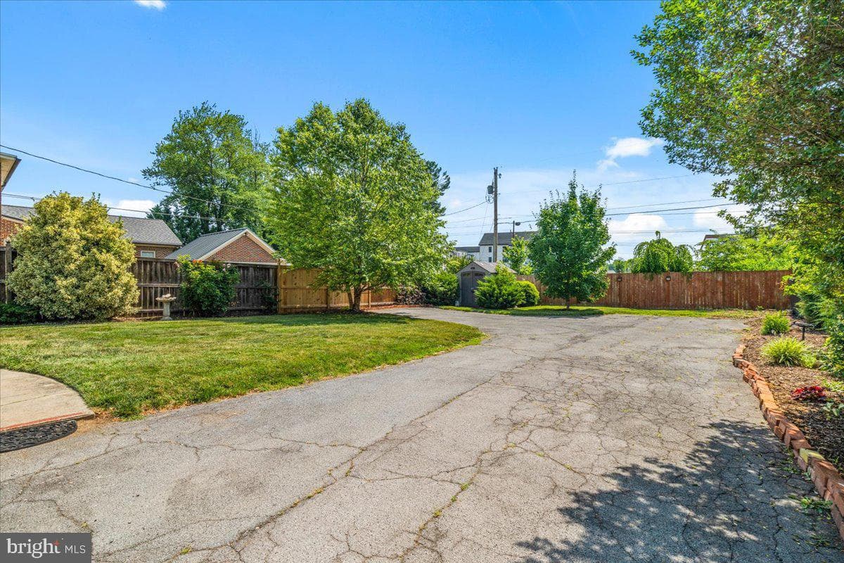 1606 N Market Street photo 45