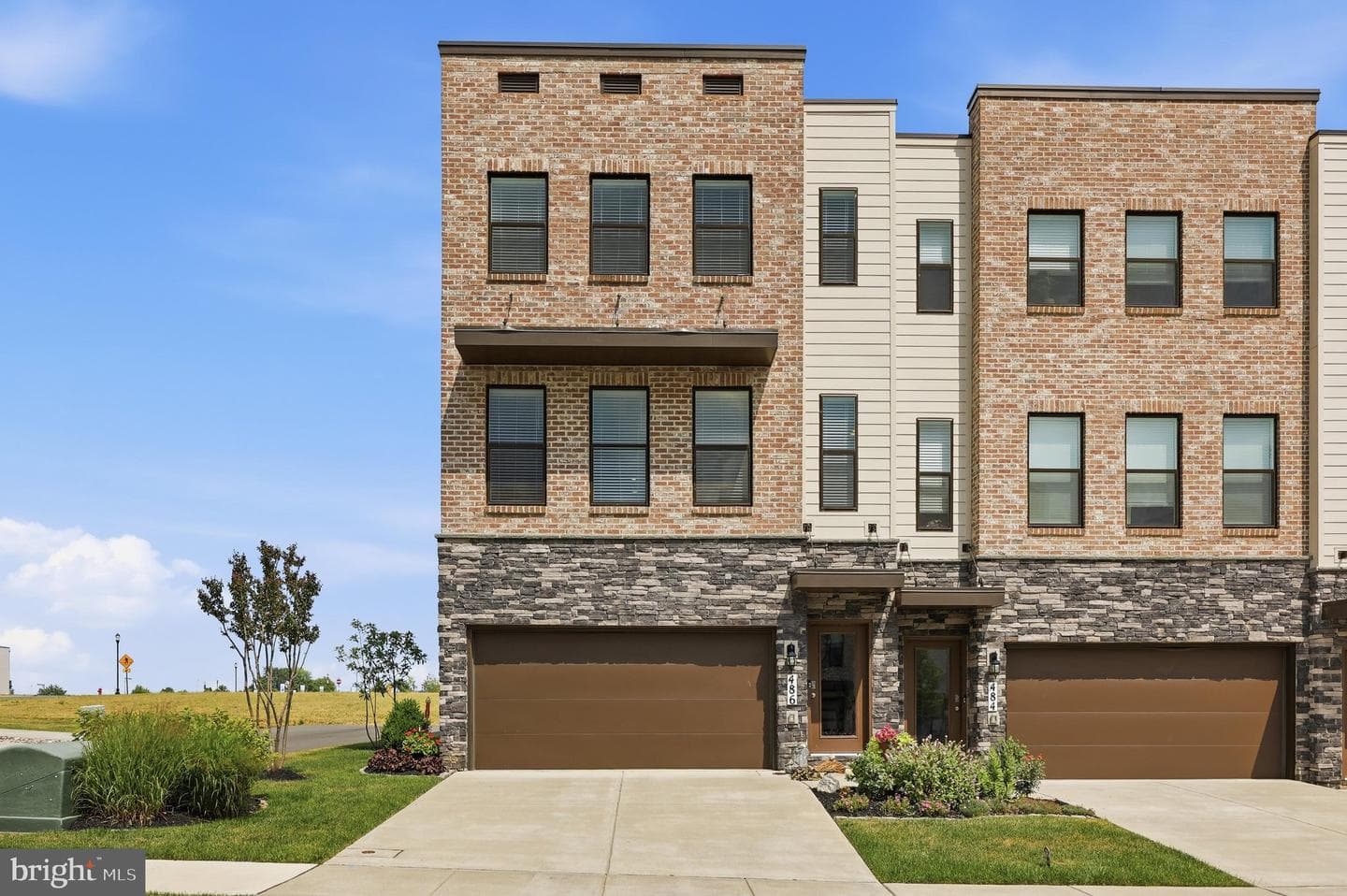 486 Tiller Street photo 1