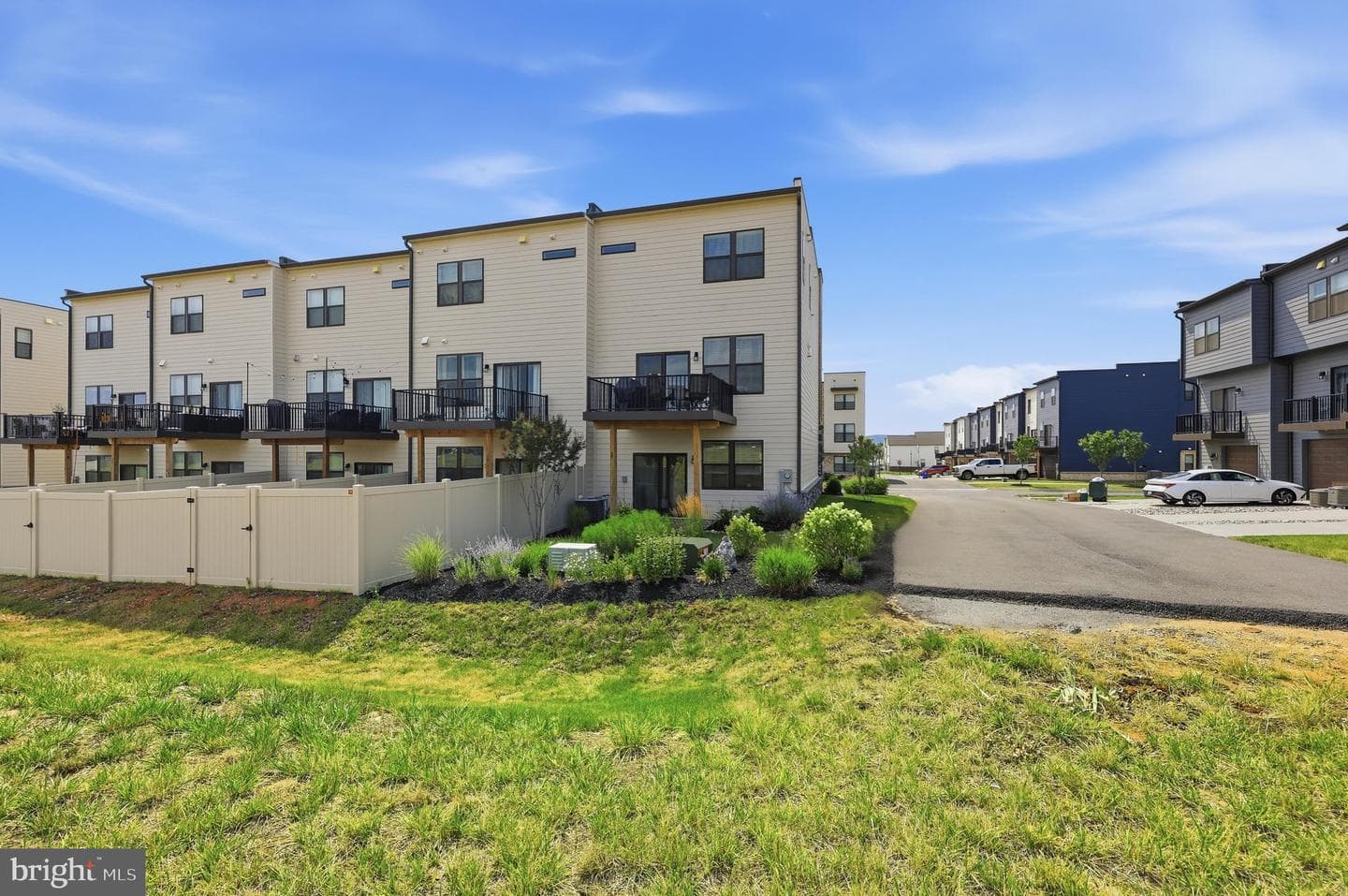 486 Tiller Street photo 46