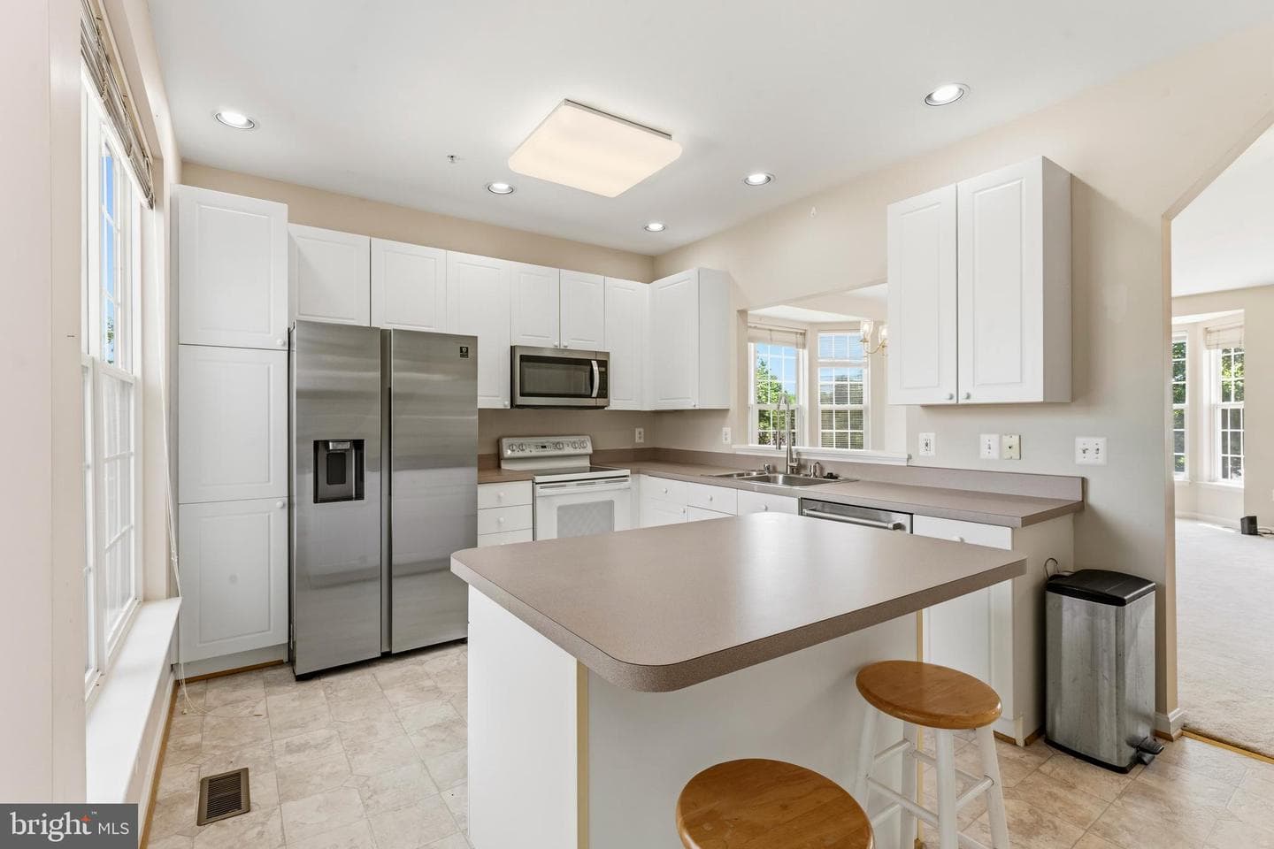218 Harpers Way photo 9