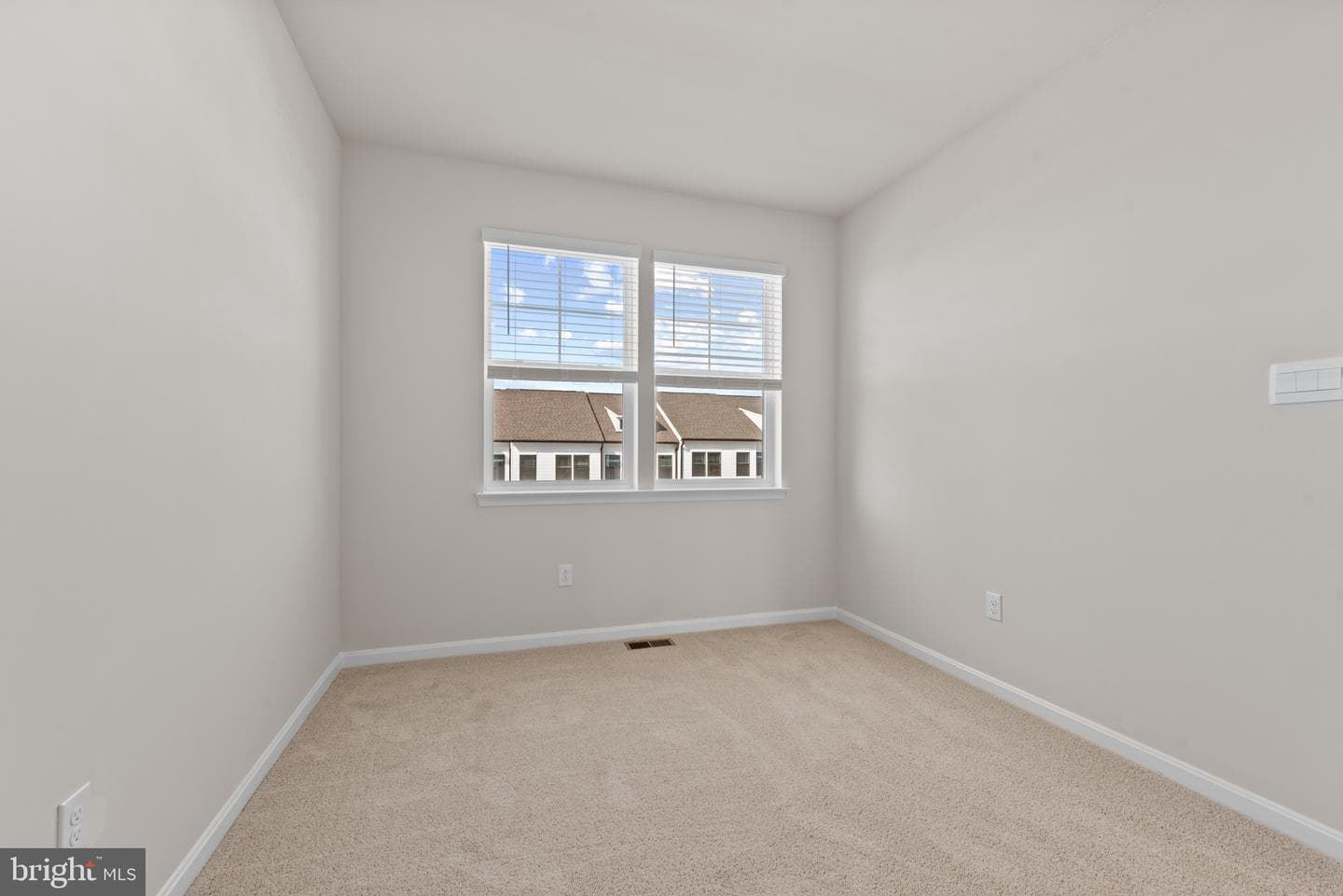 341 Ensemble Way photo 24