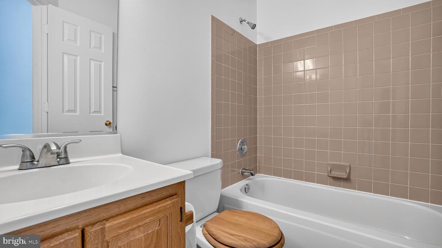 6632 Commodore Court photo 22