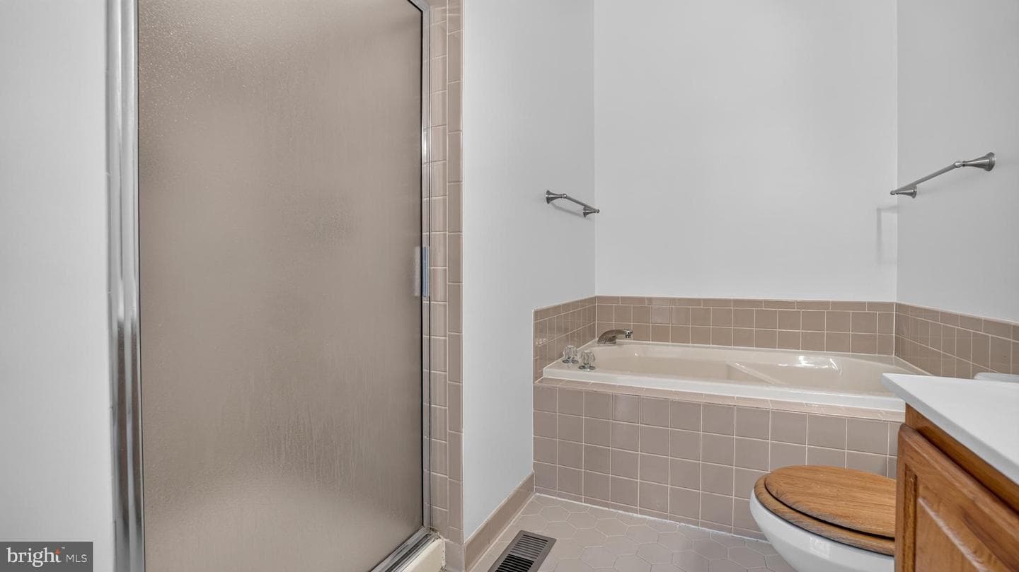 6632 Commodore Court photo 31