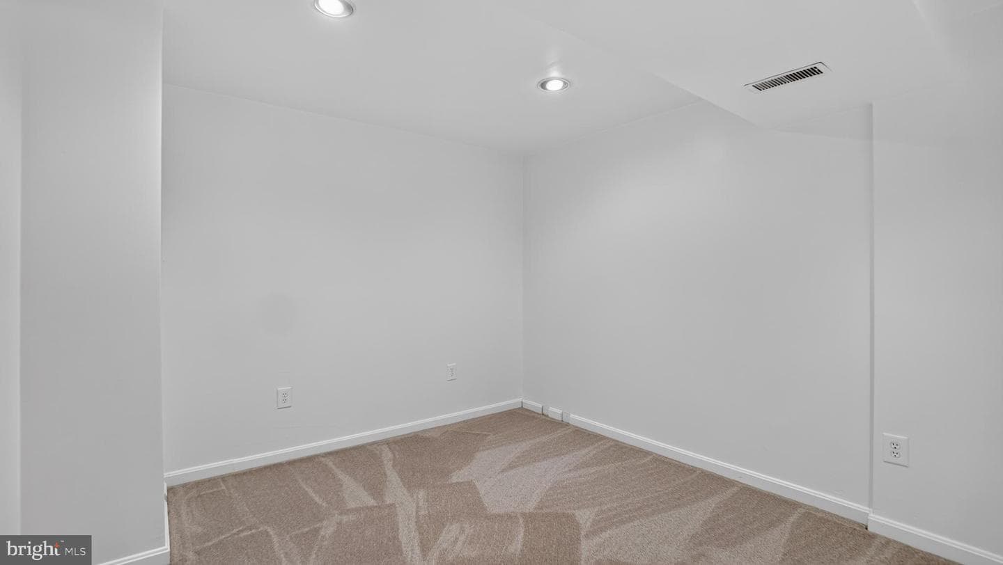 6632 Commodore Court photo 34