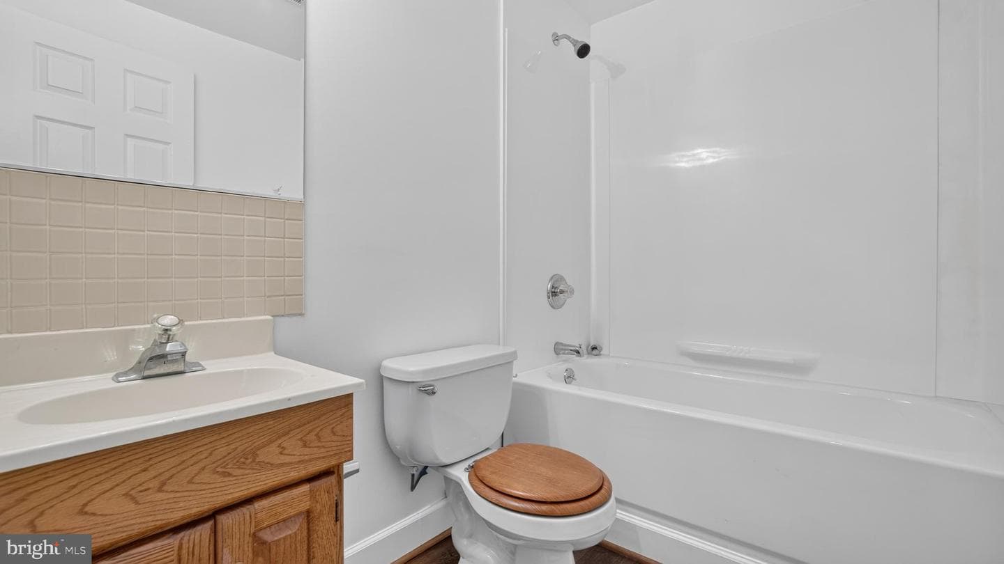6632 Commodore Court photo 36