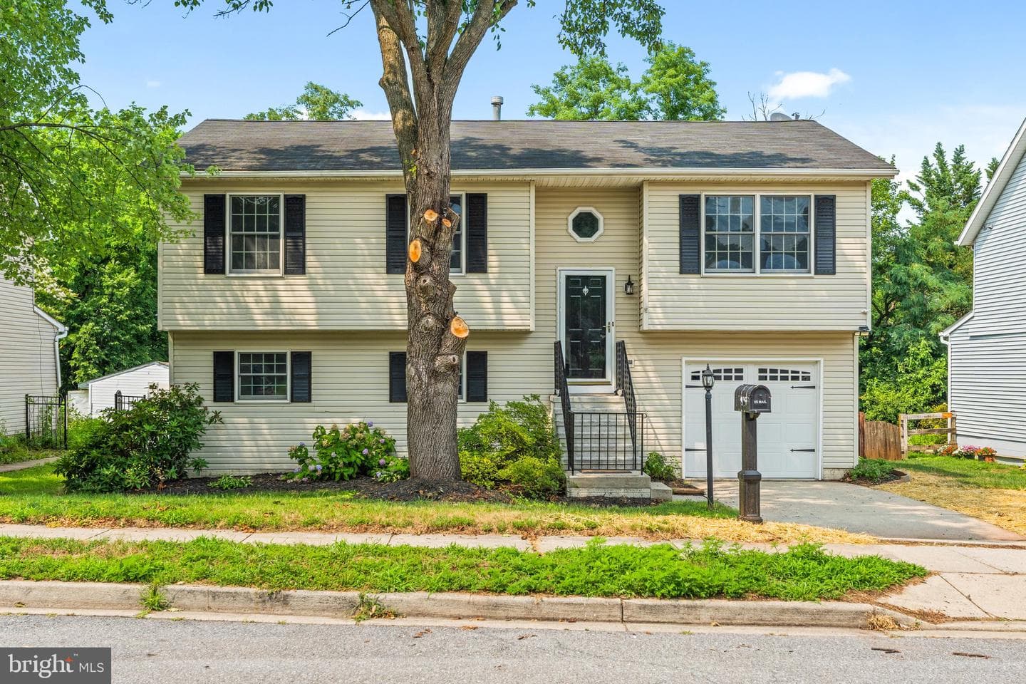 1015 Cheryls Court photo 4