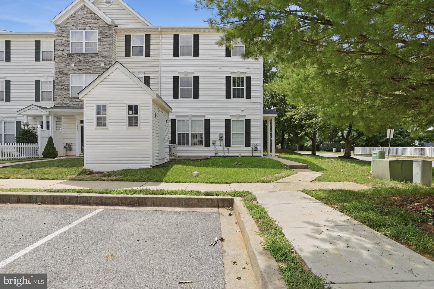4900 Edgeware Terrace photo 1