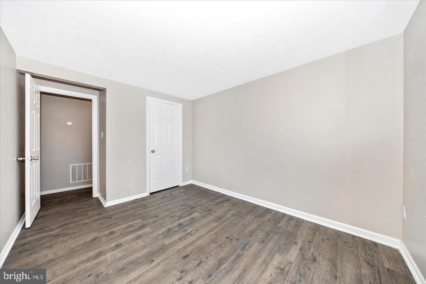 572 Hollyberry Way photo 32