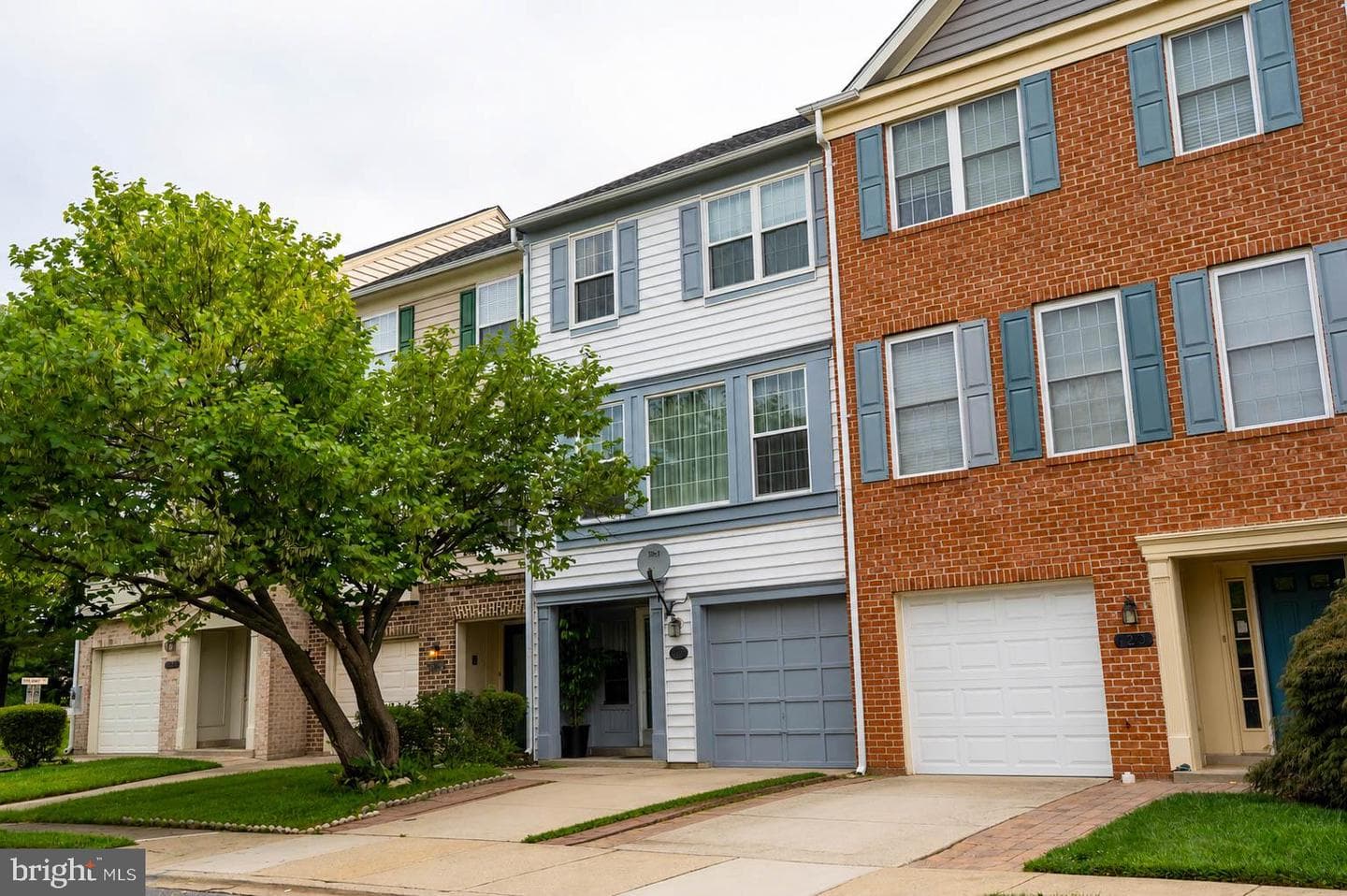 122 Long Acre Court photo 1