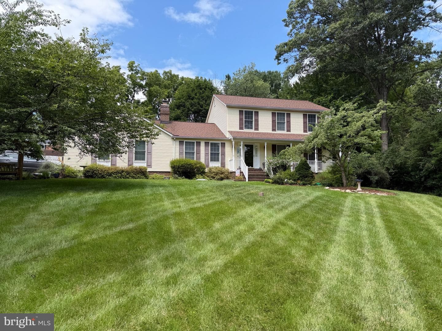 5528 Woodlyn Road photo 1