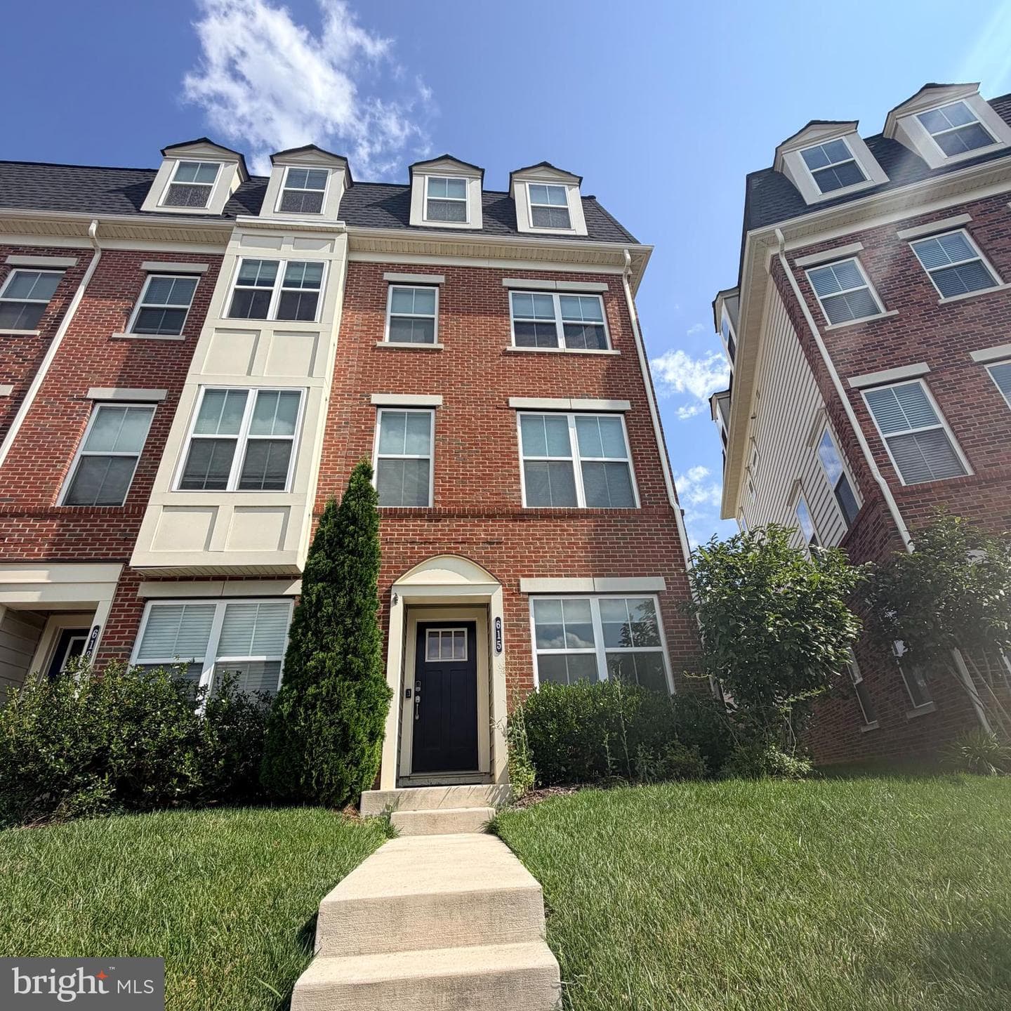 615 7th Street E photo 1