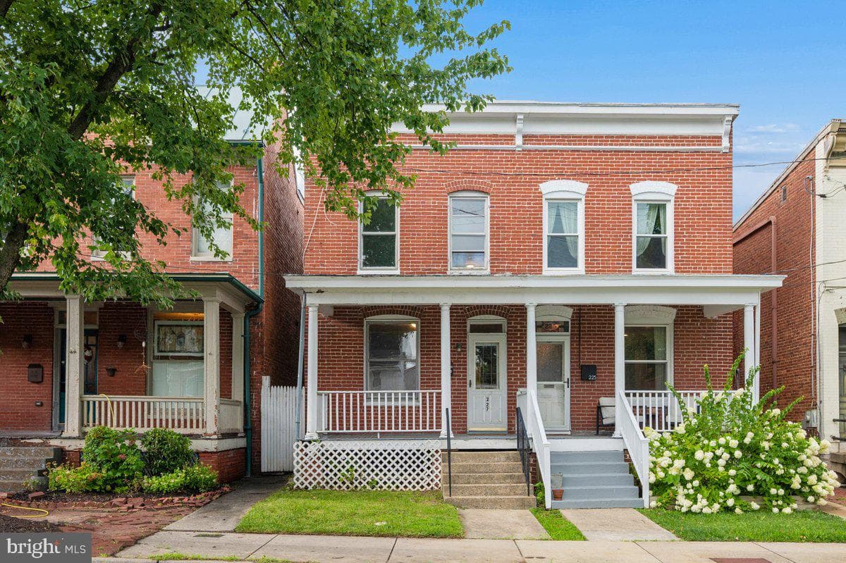 227 W South Street photo 1