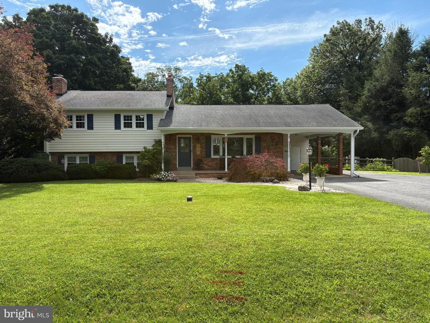 7905 Runnymeade Drive photo 1