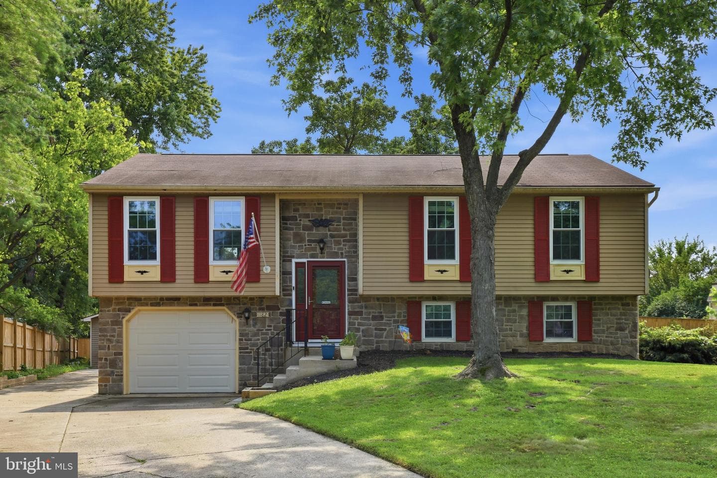 1182 Avondale Court photo 1