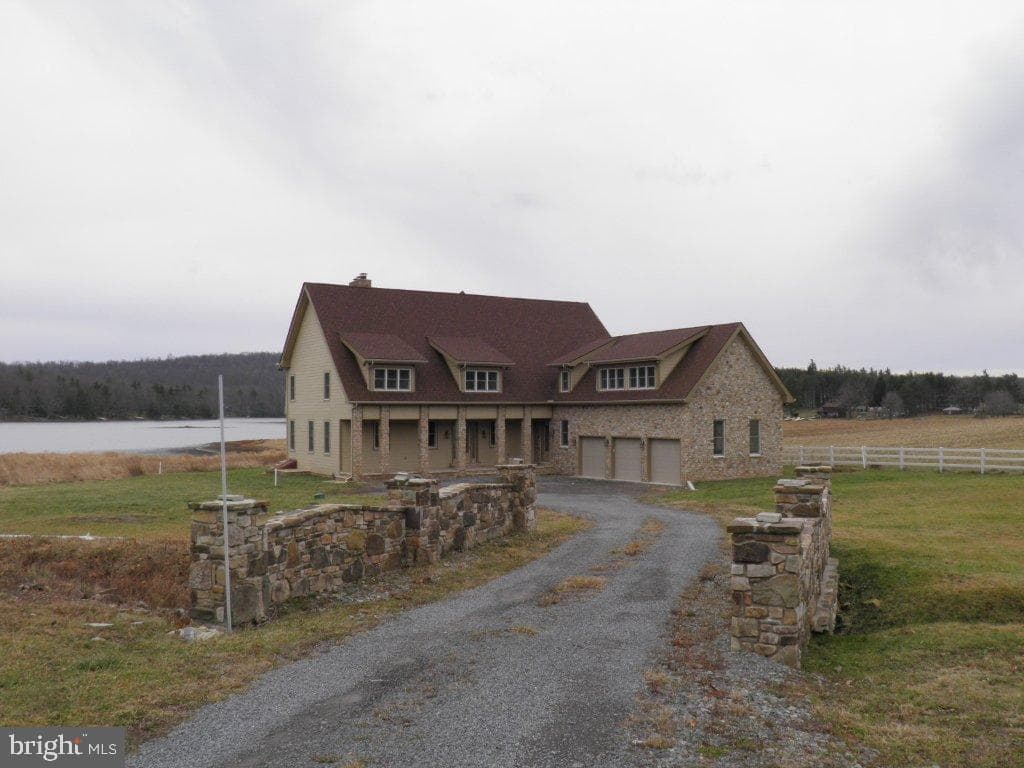 14 Stilwater Drive photo 1