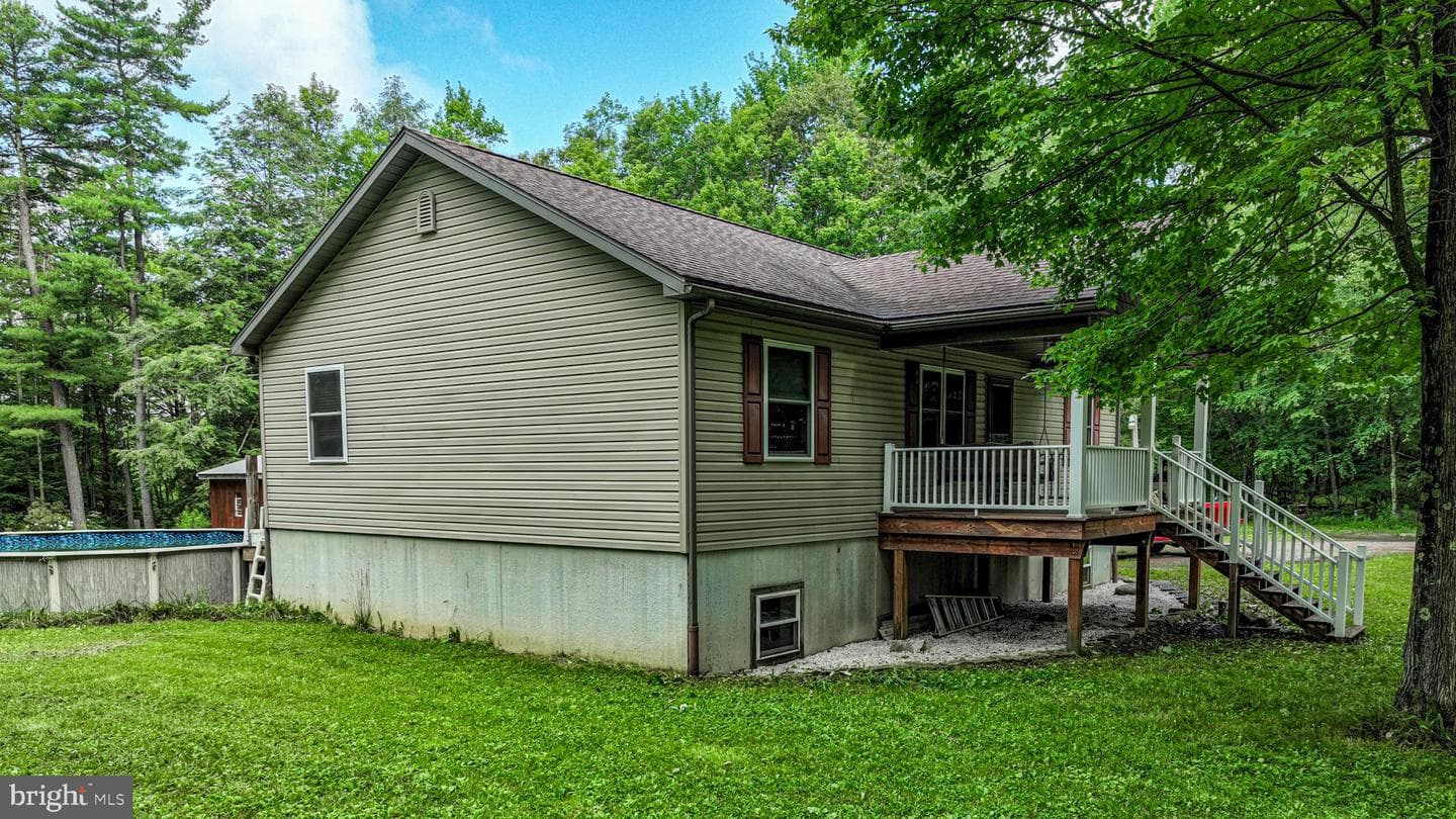 425 Amish Road photo 2