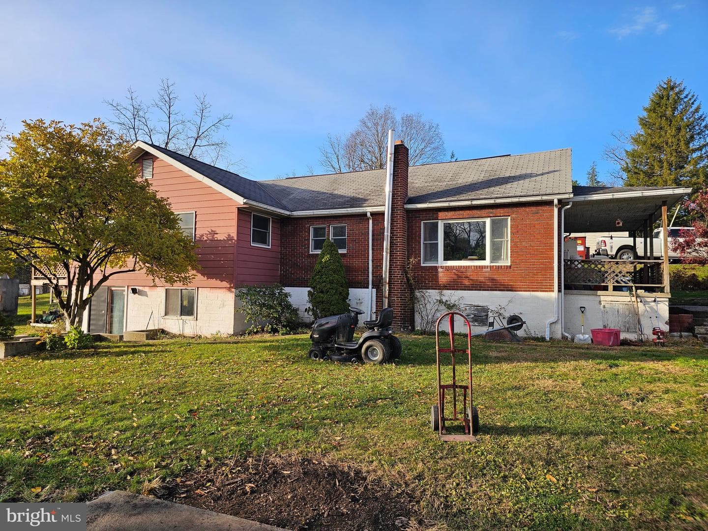 204 E St photo 2