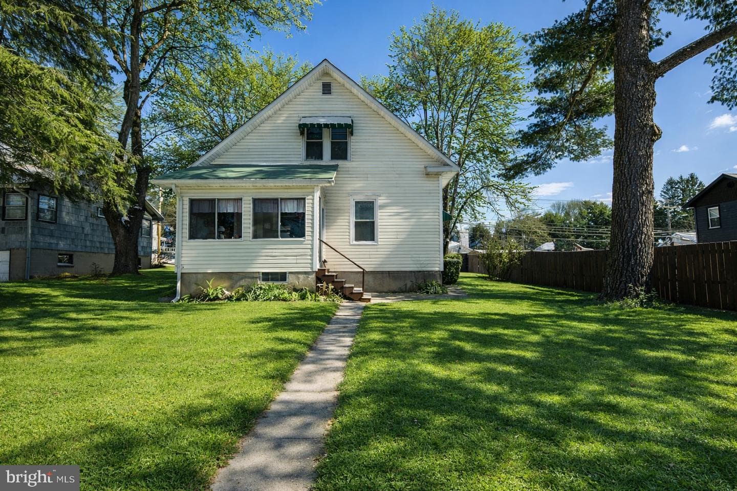 729 E Oak Street photo 16