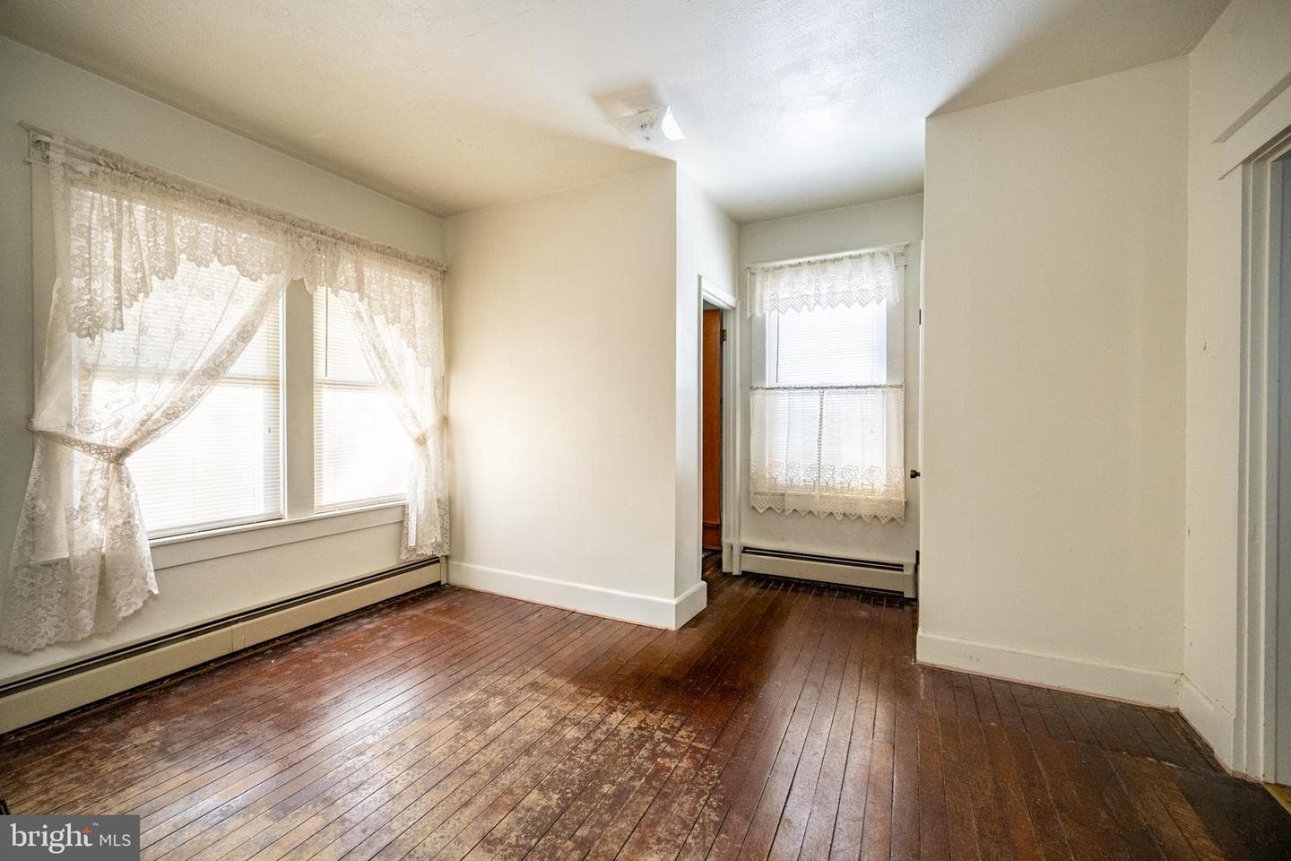 729 E Oak Street photo 8
