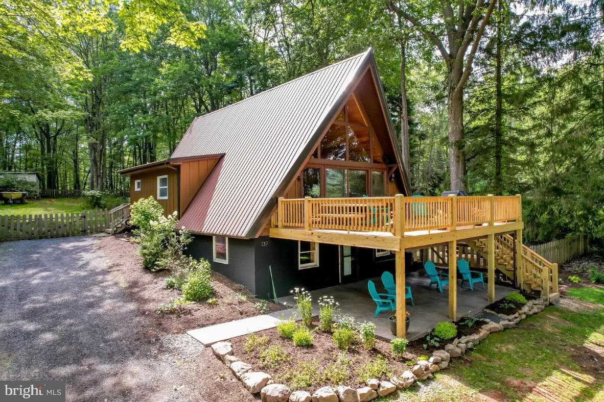 137 Paradise Gardens Road photo 1