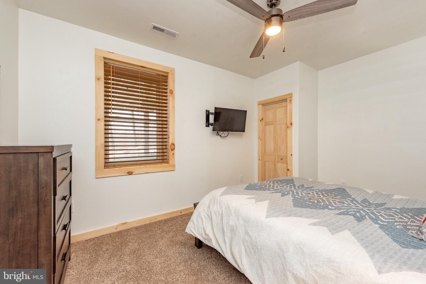22 Taylor Lane photo 36