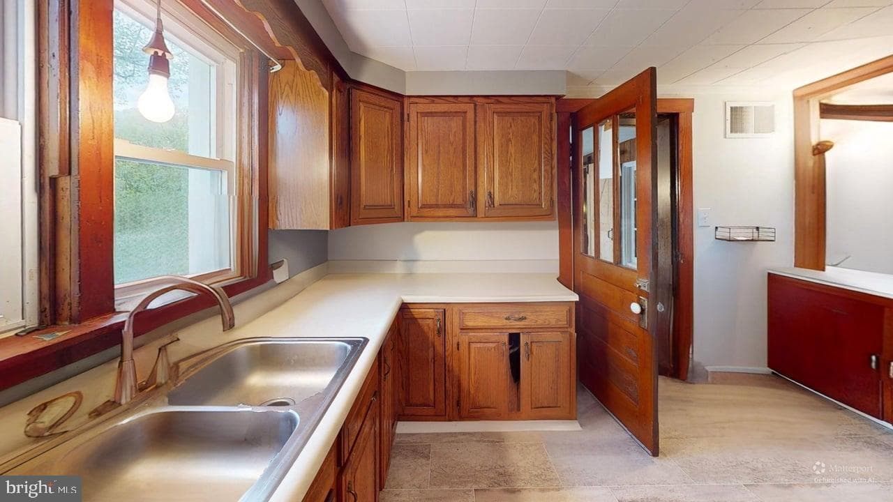 239 Hampshire Street photo 8