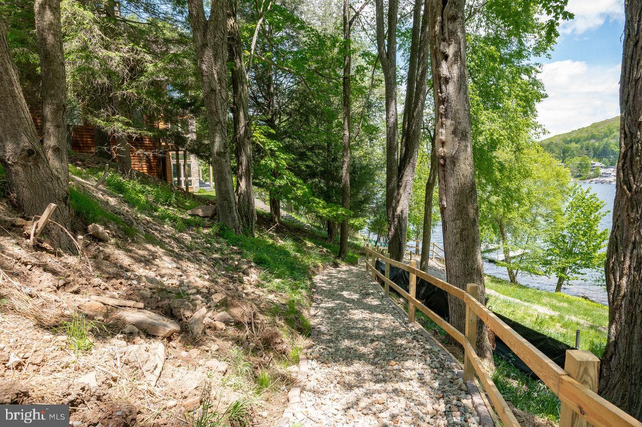1475 Marsh Hill Road photo 46