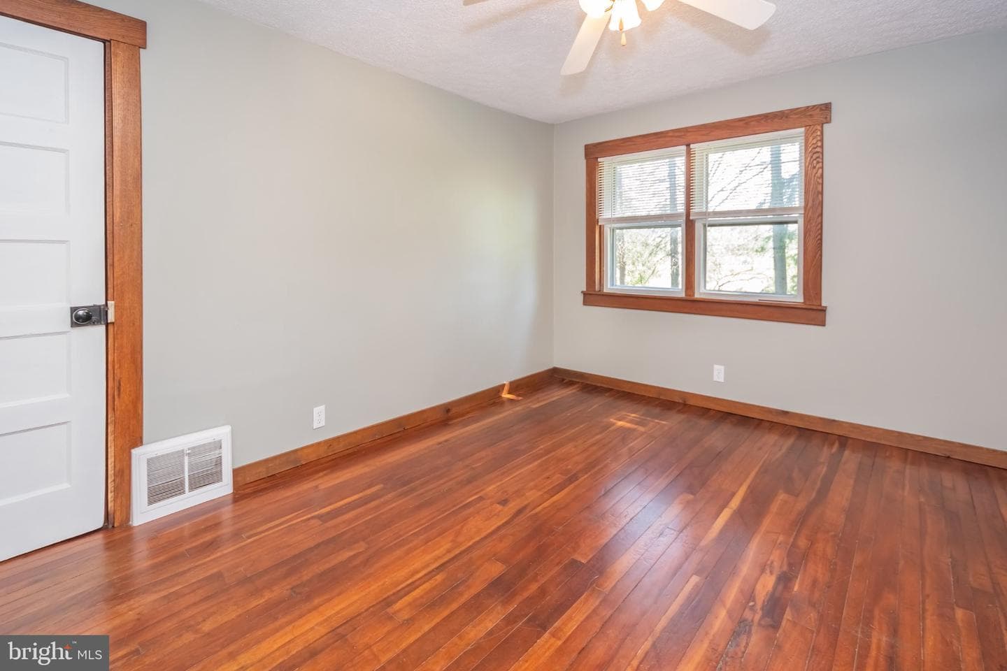 17921 Garrett Highway photo 29