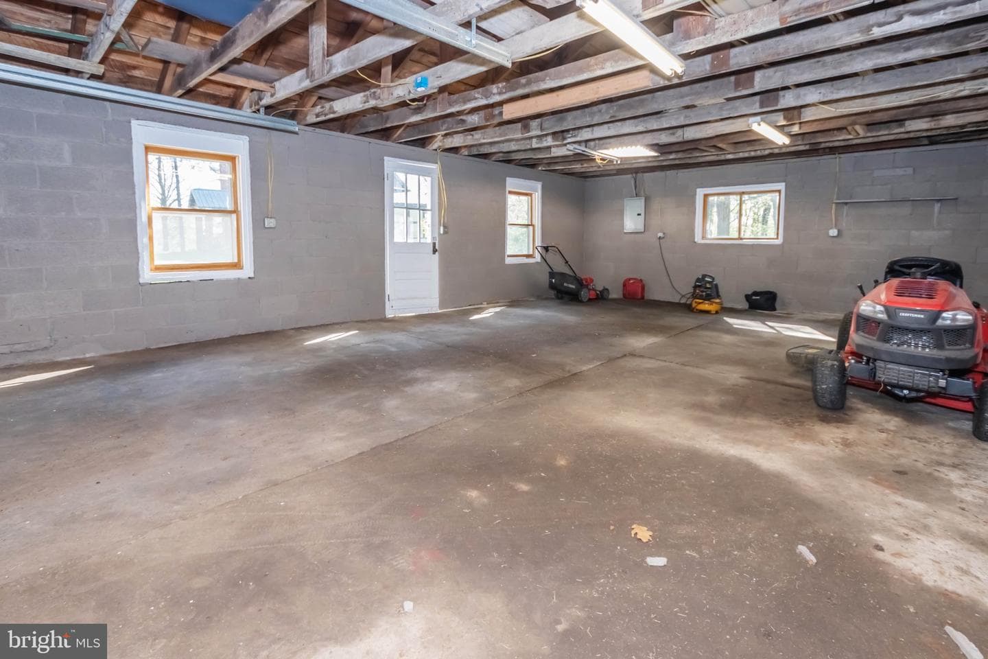 17921 Garrett Highway photo 47