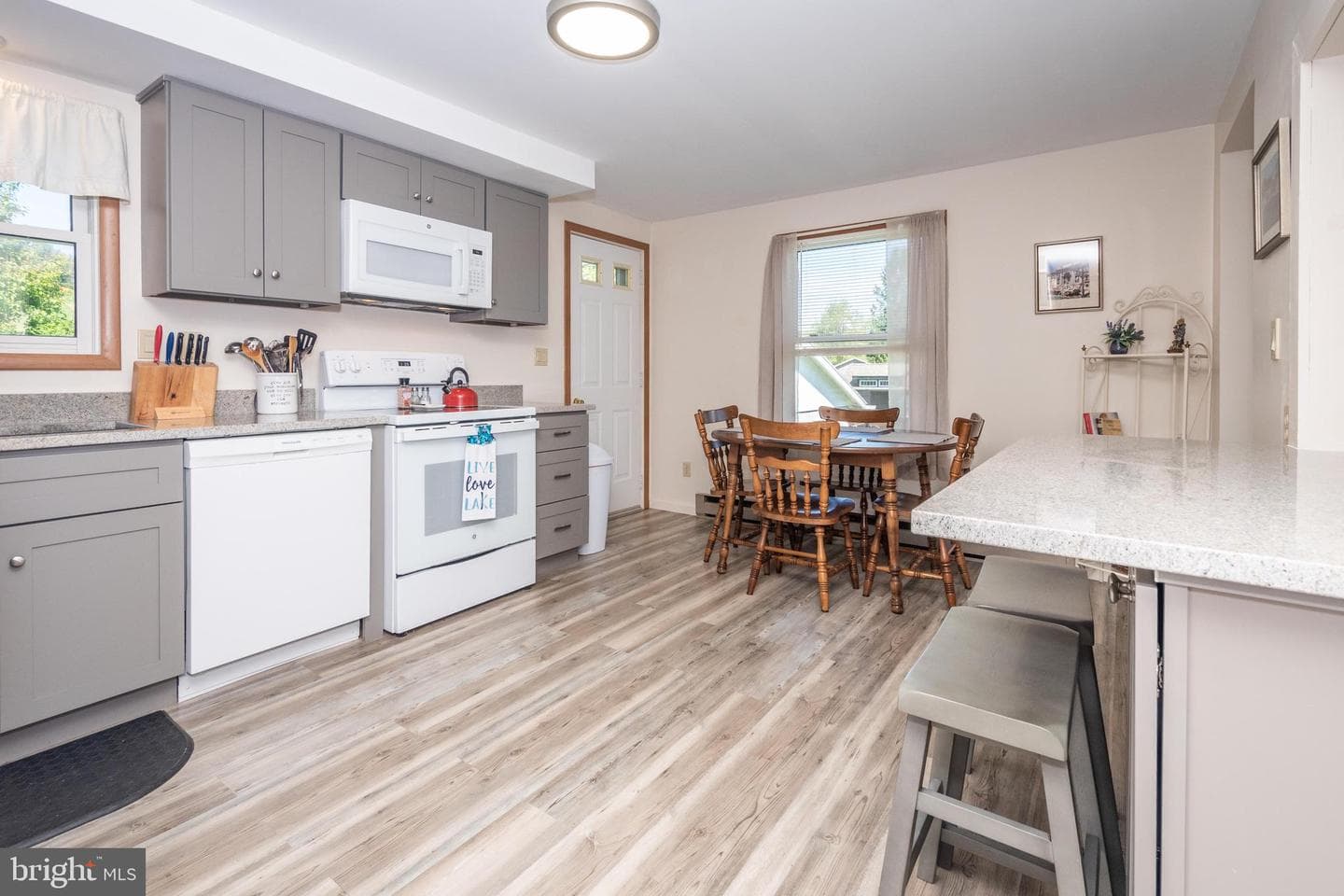 486 Marsh Hill Road photo 5