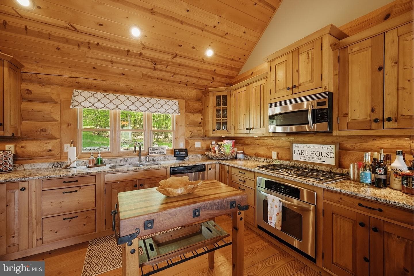 670 Woodlands Hill Ln photo 11