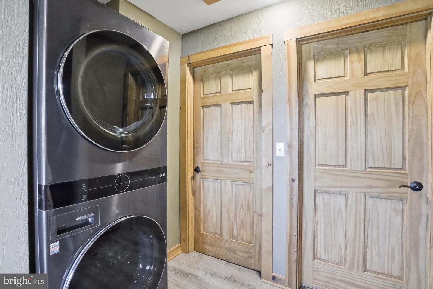 83 Grandview Boulevard photo 3