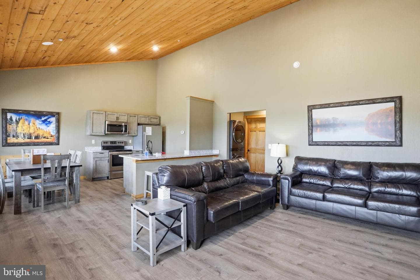 83 Grandview Boulevard photo 4