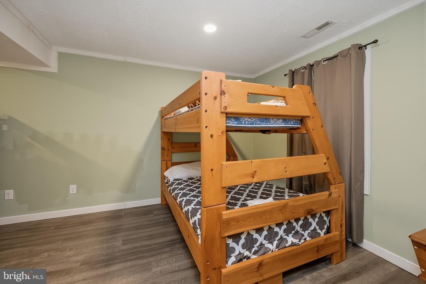 1499 Foster Road photo 37