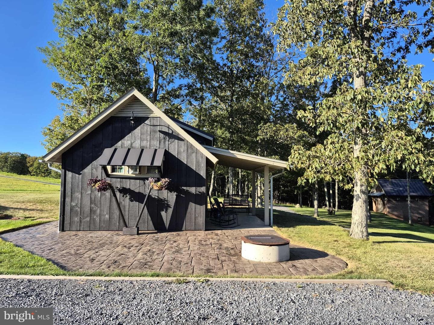 415 Nazelrod Road photo 36