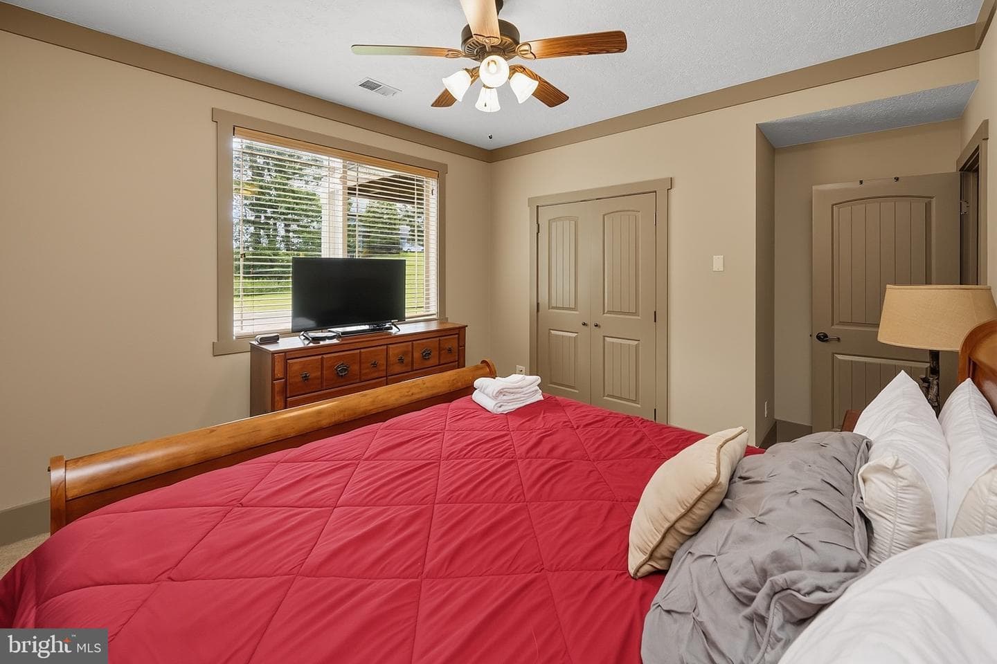 110 Northlake Drive photo 40