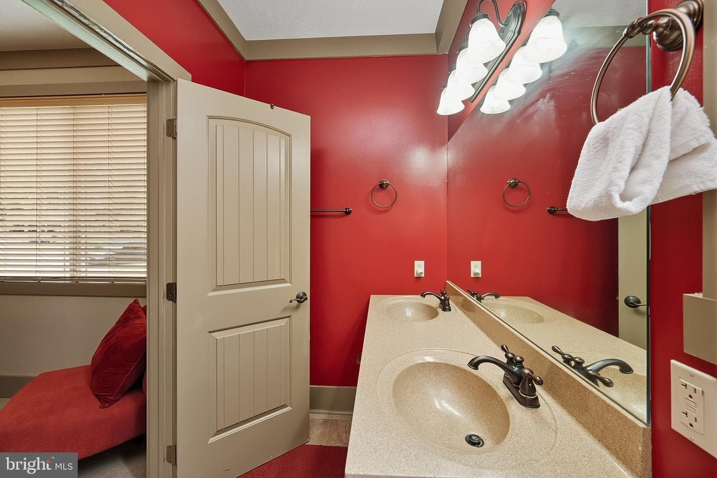 110 Northlake Drive photo 60