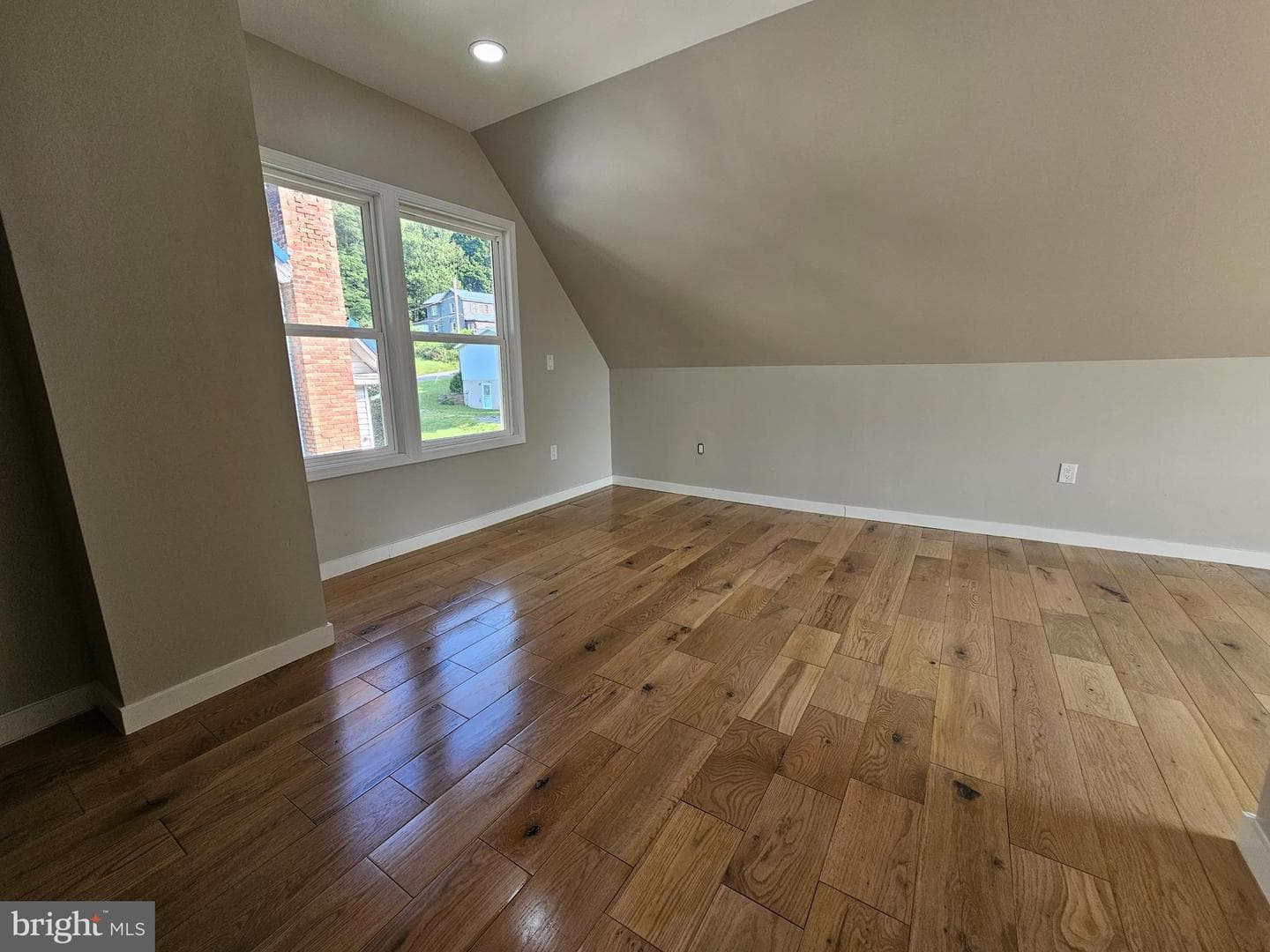 112 E Pennington Street photo 34