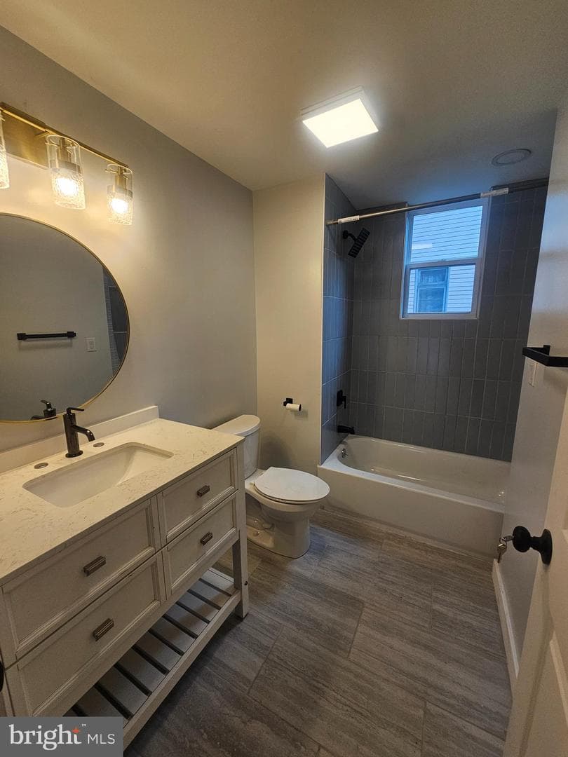 112 E Pennington Street photo 5