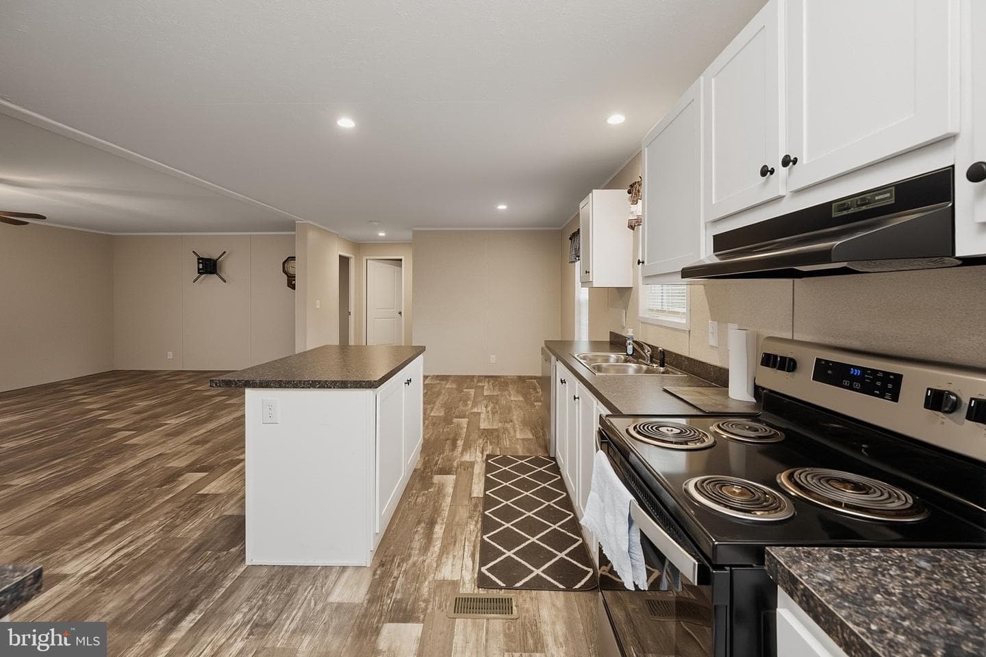 635 Dennett Road photo 12