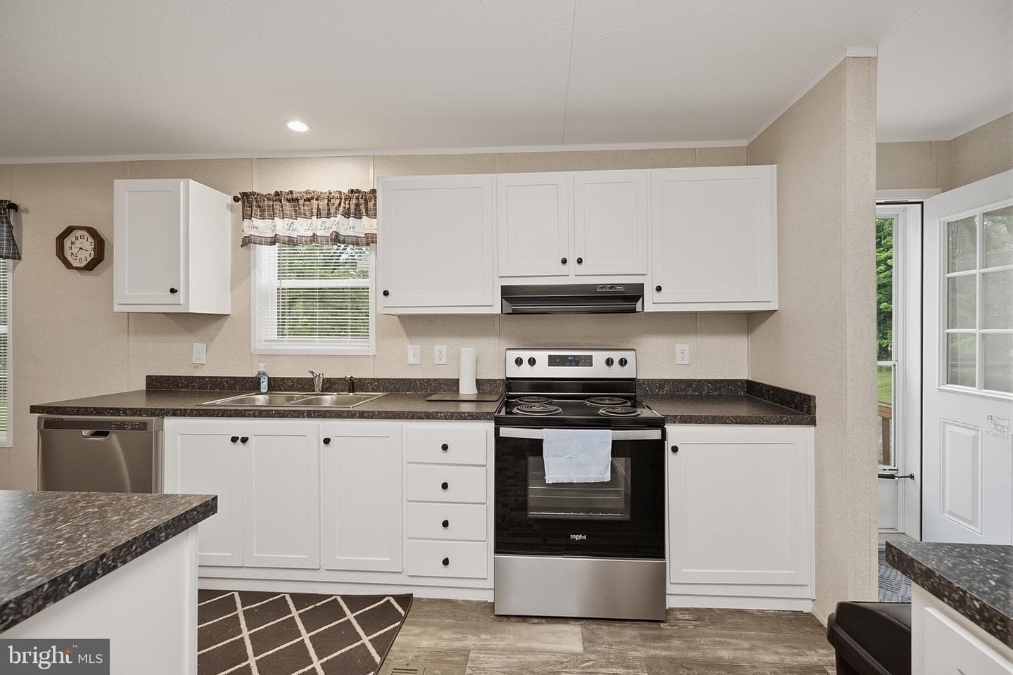 635 Dennett Road photo 14